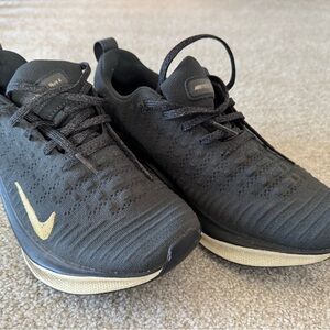 Nike Infinity 4 Run - Black and Gold Running Shoes
